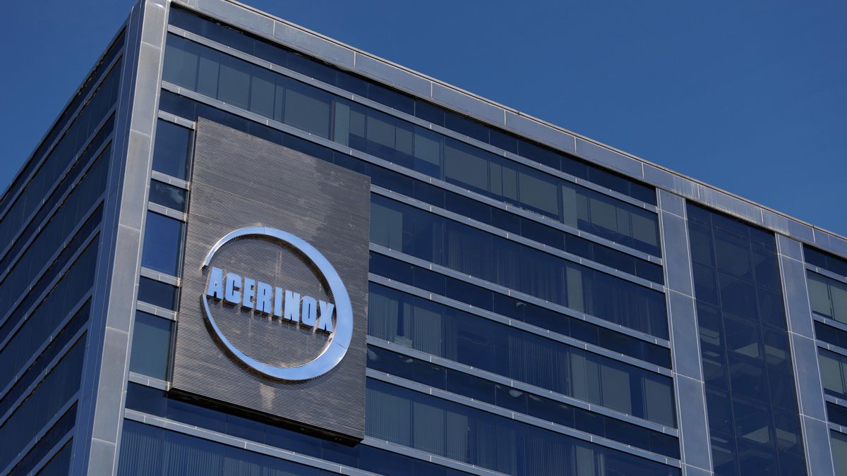 Archivo - Fachada del edificio de Acerinox en Madrid.