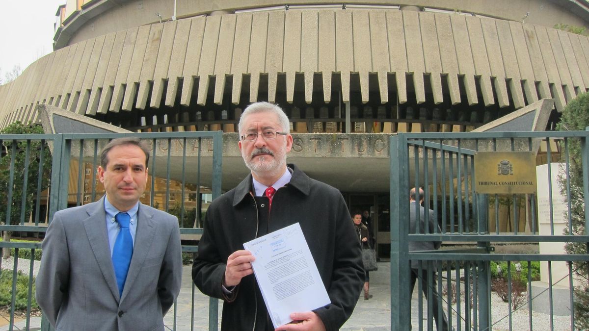 El TC admite a trámite el recurso de la Junta contra las tres normas del Gobierno sobre energías renovables