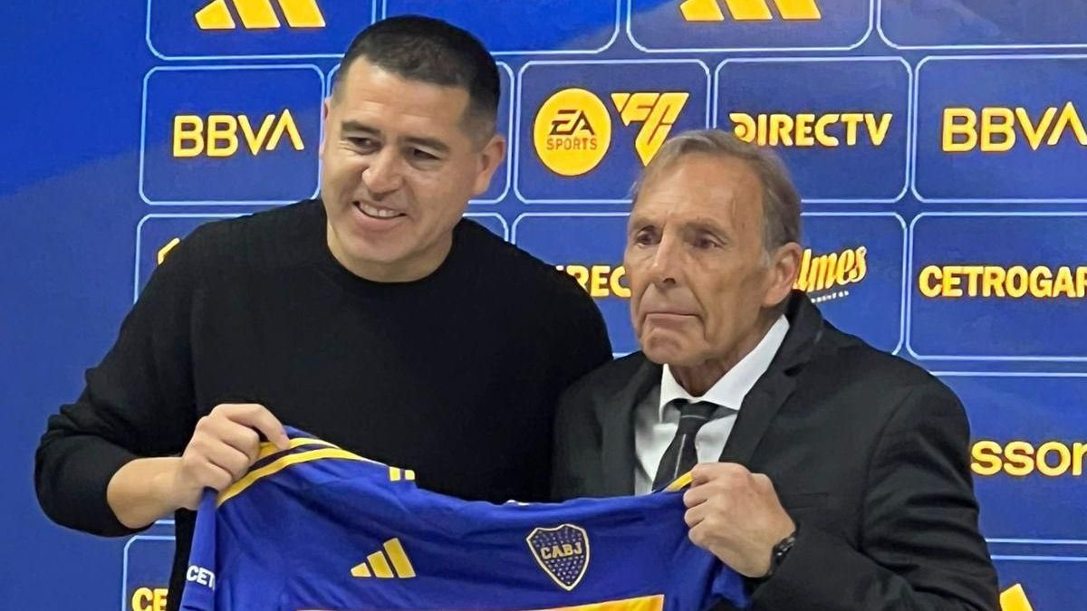 Russo junto a Juan Román Riquelme