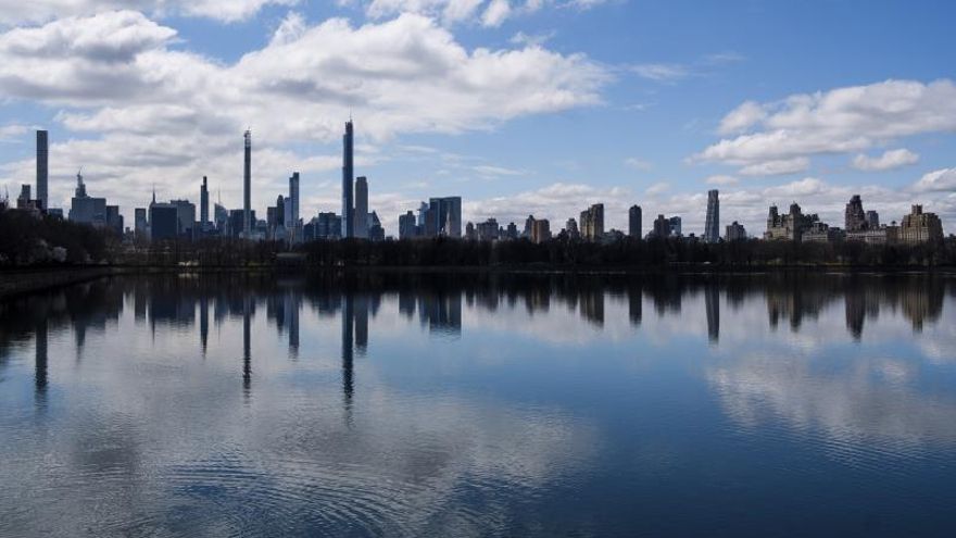 En la imagen una vista del horizonte del Central Park en Nueva York.