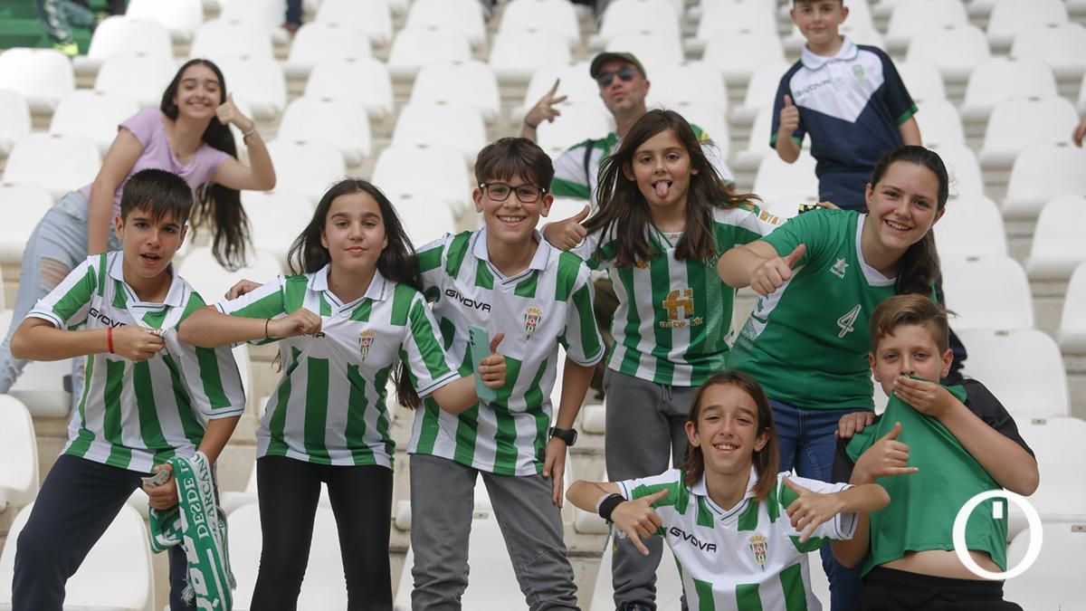 Grada Blanquiverde del Córdoba CF - San Fernando CD