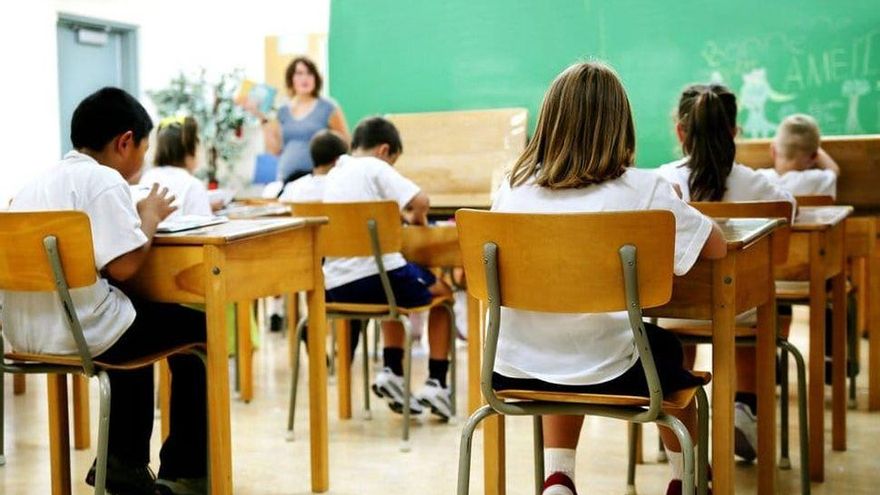 Milei anunció "vouchers" para comprar útiles escolares y "financiamiento para alumnos"