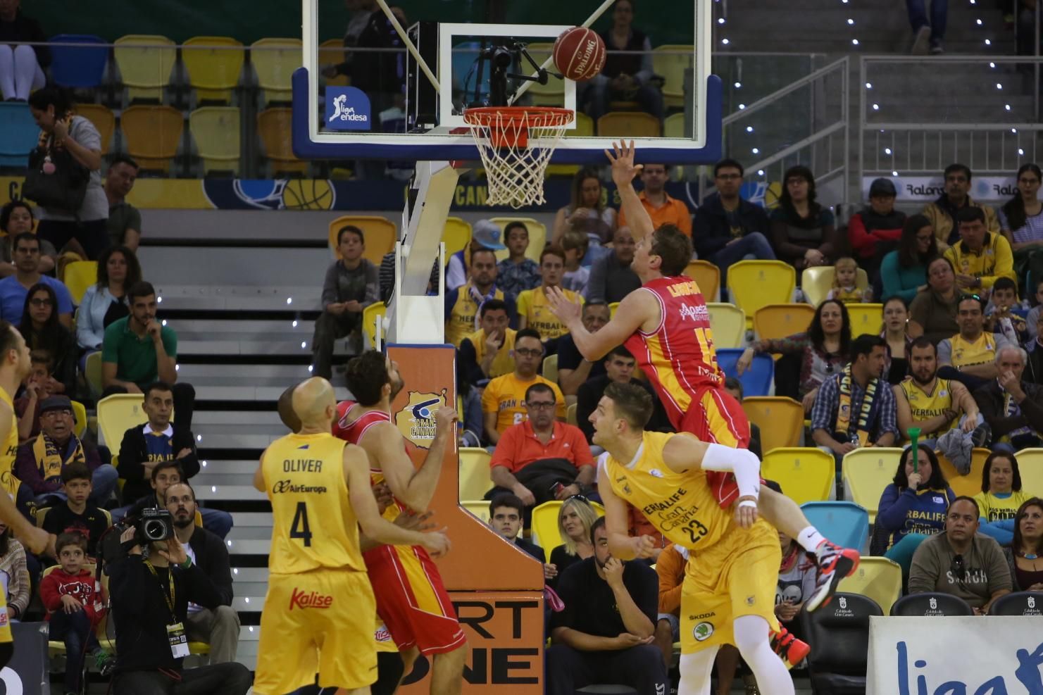Imágenes del encuentro entre el Herbalife Gran Canaria y el UCAM Murcia en el Gran Canaria Arena. (Alejandro Ramos).