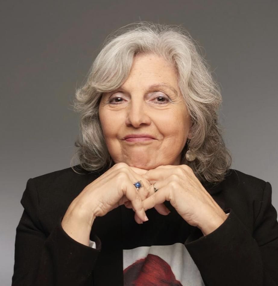 Alicia Genovese nació en Lomas de Zamora, en 1953.