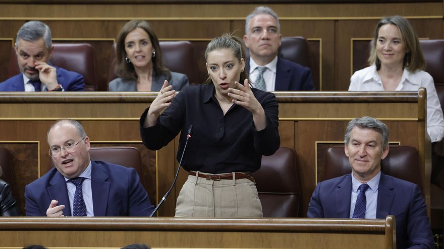 La portavoz del Partido Popular en el Congreso, Ester Muñoz, interviene durante la sesión de control al Gobierno, este miércoles, en el Congreso de los Diputados.