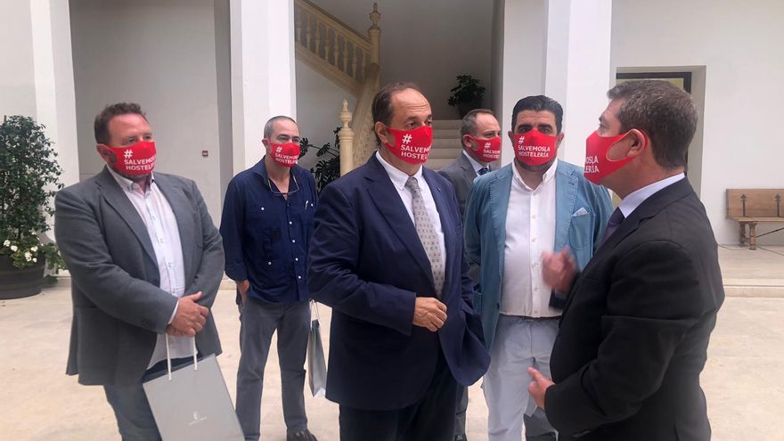 Los hosteleros piden a García-Page “que haga suyo el lema ‘salvemos la hostelería’” y que sean sus interlocutores ante el Gobierno central