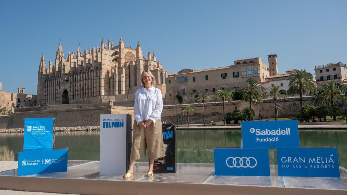 “Queríamos demostrar que es posible contar una historia que incluye violencia sexual sin recurrir al desnudo”, explica la directora.