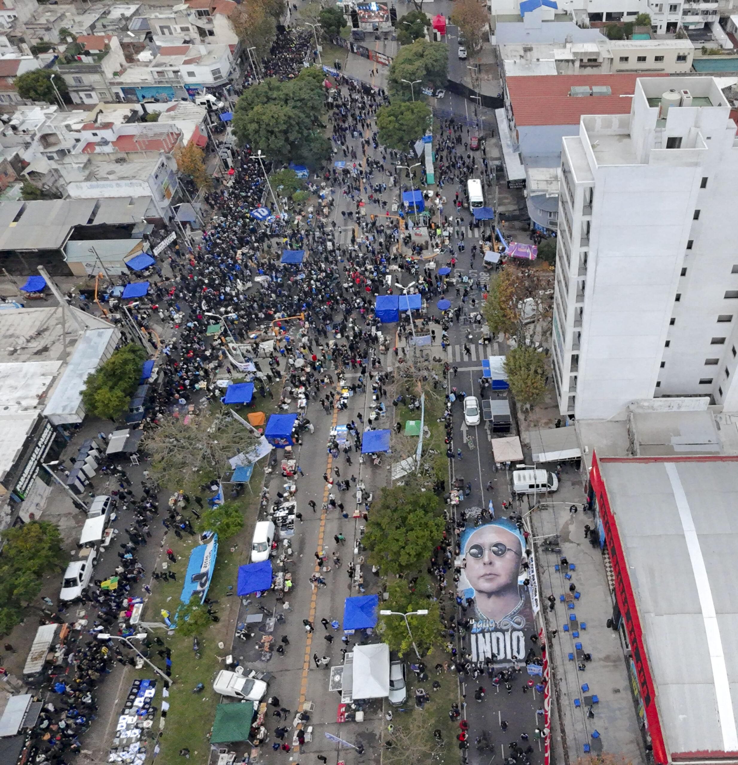 Fueron convocados 1.500 policías. No hizo falta. La familia ricotera se organizó sola y no hubo un solo incidente.