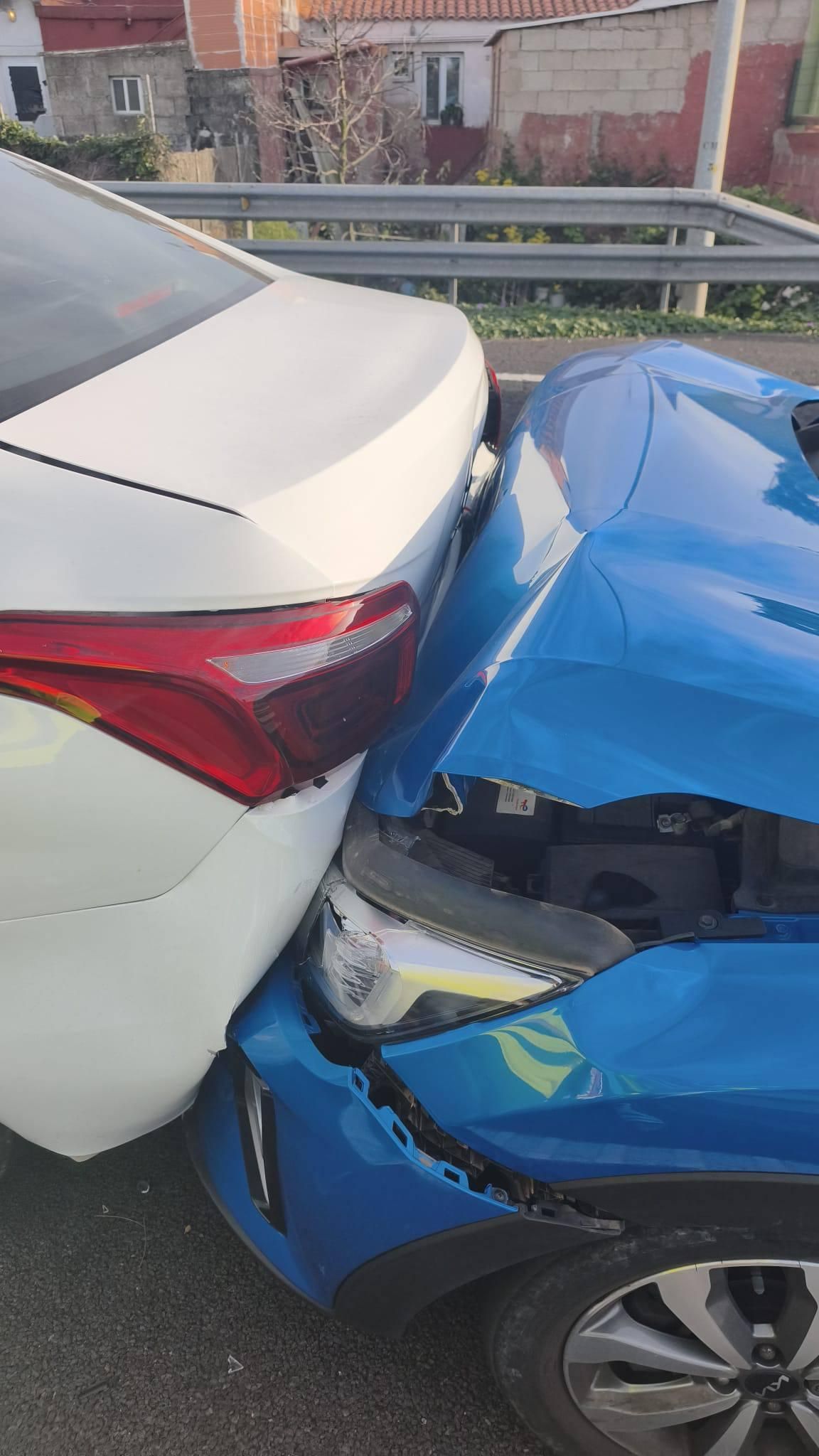 Dos de los coches accidentados en la colisión múltiple del sábado, 4 de septiembre, en la TF-5.