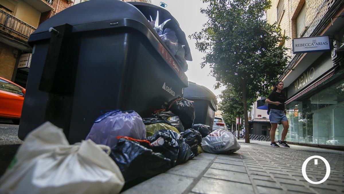 El PP defiende su gestión en limpieza y la oposición en bloque denuncia que "la ciudad está más sucia que nunca"
