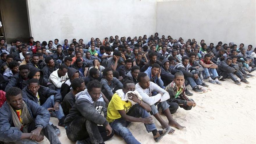 Se hunde frente a la costa libia una embarcación con 300 inmigrantes abordo