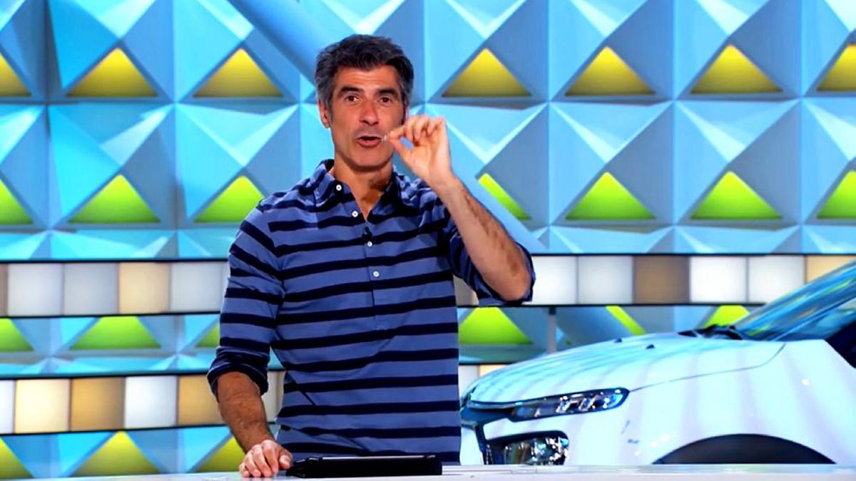 Joege Fernández, quitándose el pinganillo