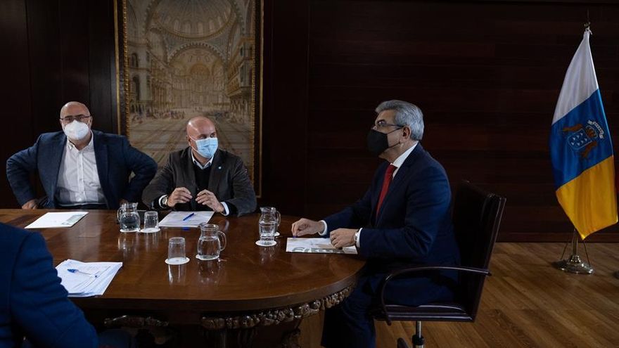 Canarias estudia recurrir a la deuda para ofrecer ayudas directas a pymes, autónomos y al sector turístico