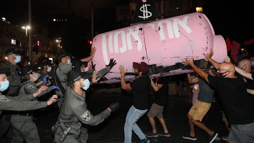 Masivas protestas contra Netanyahu tras tres semanas de confinamiento. EFE/EPA/ABIR SULTAN