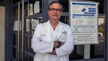 El doctor Lorenzo Armenteros, portavoz de la Sociedad Española de Médicos Generales y de Familia, opina que urgen las residencias de mayores medicalizadas, una de las grandes lecciones de la pandemia, desde luego "de las más graves y de las más duras", pues en esta emergencia sanitaria se han vivido "situaciones impropias" de un país con "un nivel económico y social alto".