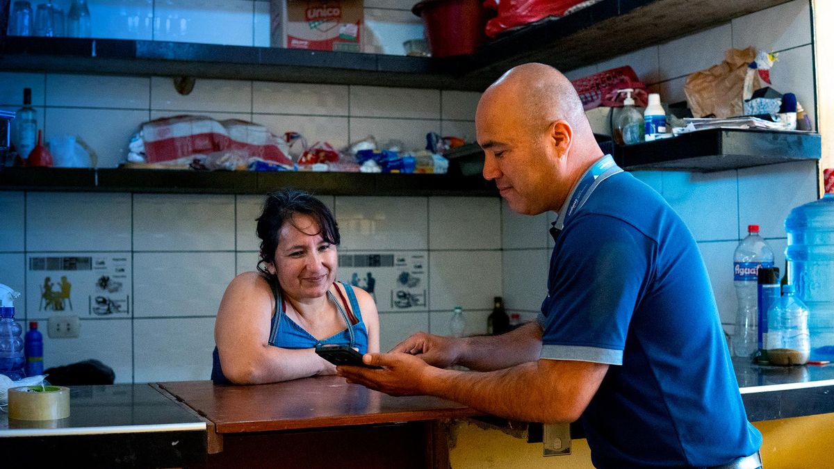 Portada reportaje BBVA Microfinanzas | Biometría, datos y empatía: innovación española frente a la brecha digital en América Latina