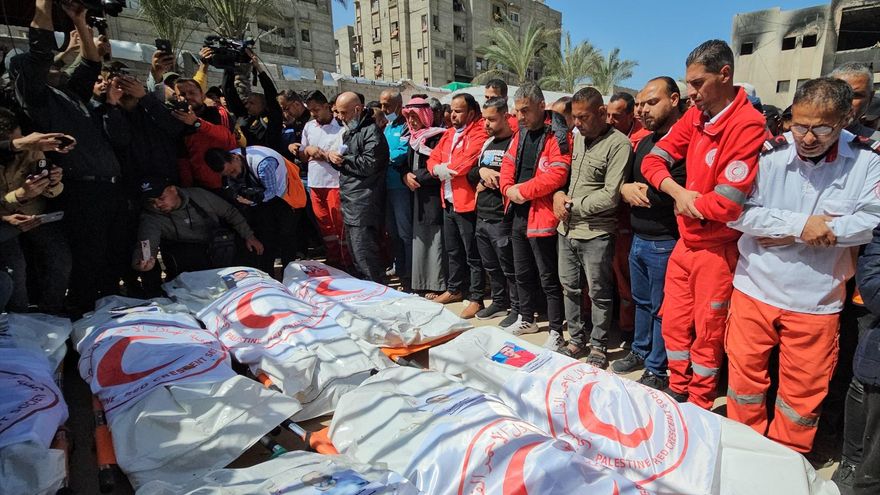 Un superviviente del ataque israelí contra un convoy sanitario en Gaza cuenta que las tropas remataron a algunos aún vivos