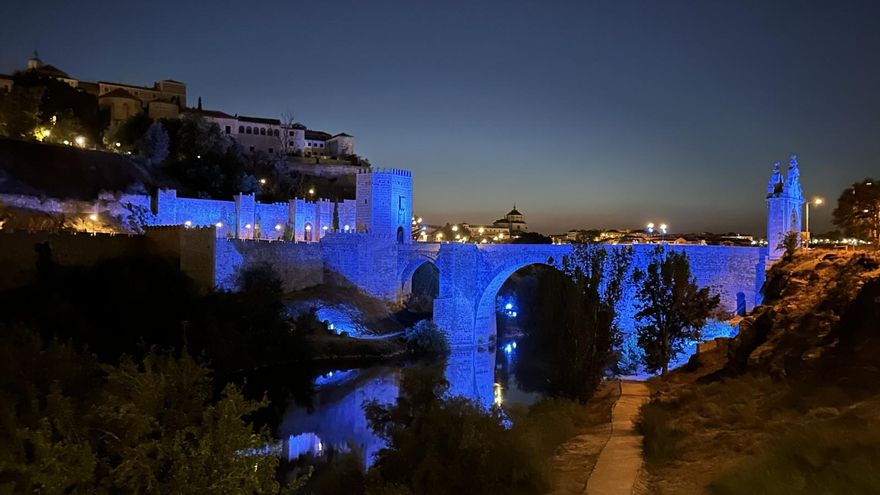 Levantado en el siglo III, este puente tuvo en su origen dos torreones y fue de los primeros que se construyeron sobre el Tajo