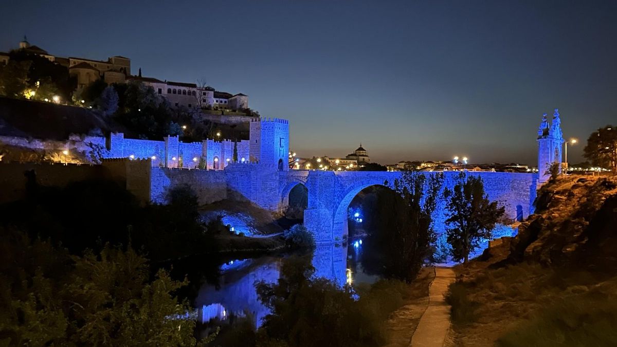 Levantado en el siglo III, este puente tuvo en su origen dos torreones y fue de los primeros que se construyeron sobre el Tajo