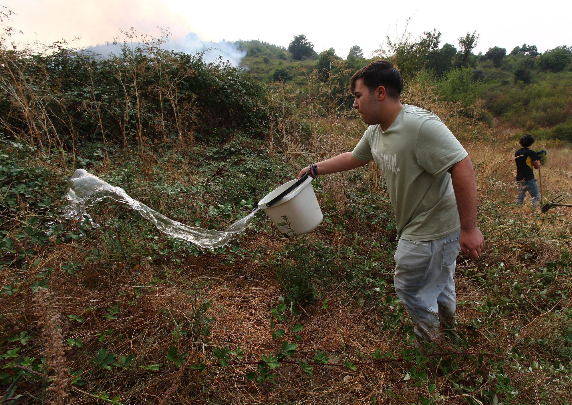 Así lucharon contra el fuego los vecinos de Molinaseca