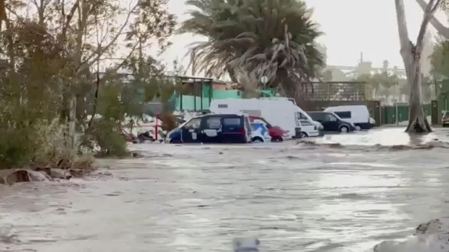Desborde de la desembocadura del barranco de Arguineguín, en Gran Canaria.