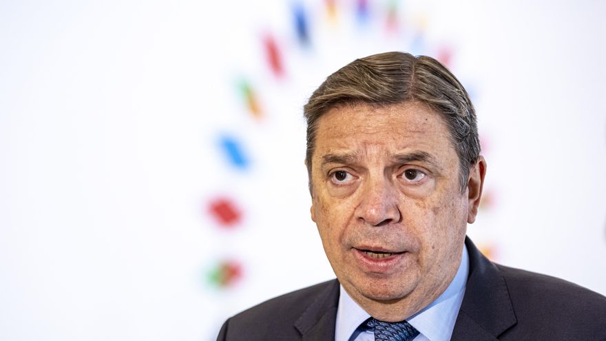 El ministro español de Agricultura, Pesca y Alimentación, Luis Planas. EFE/EPA/MARTIN DIVISEK