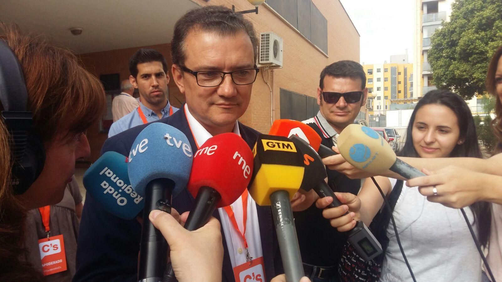 Garaulet pide participación porque "es lo más importante que tenemos en la democracia, un nuevo futuro que tiene que ser apoyado por toda la ciudadanía"