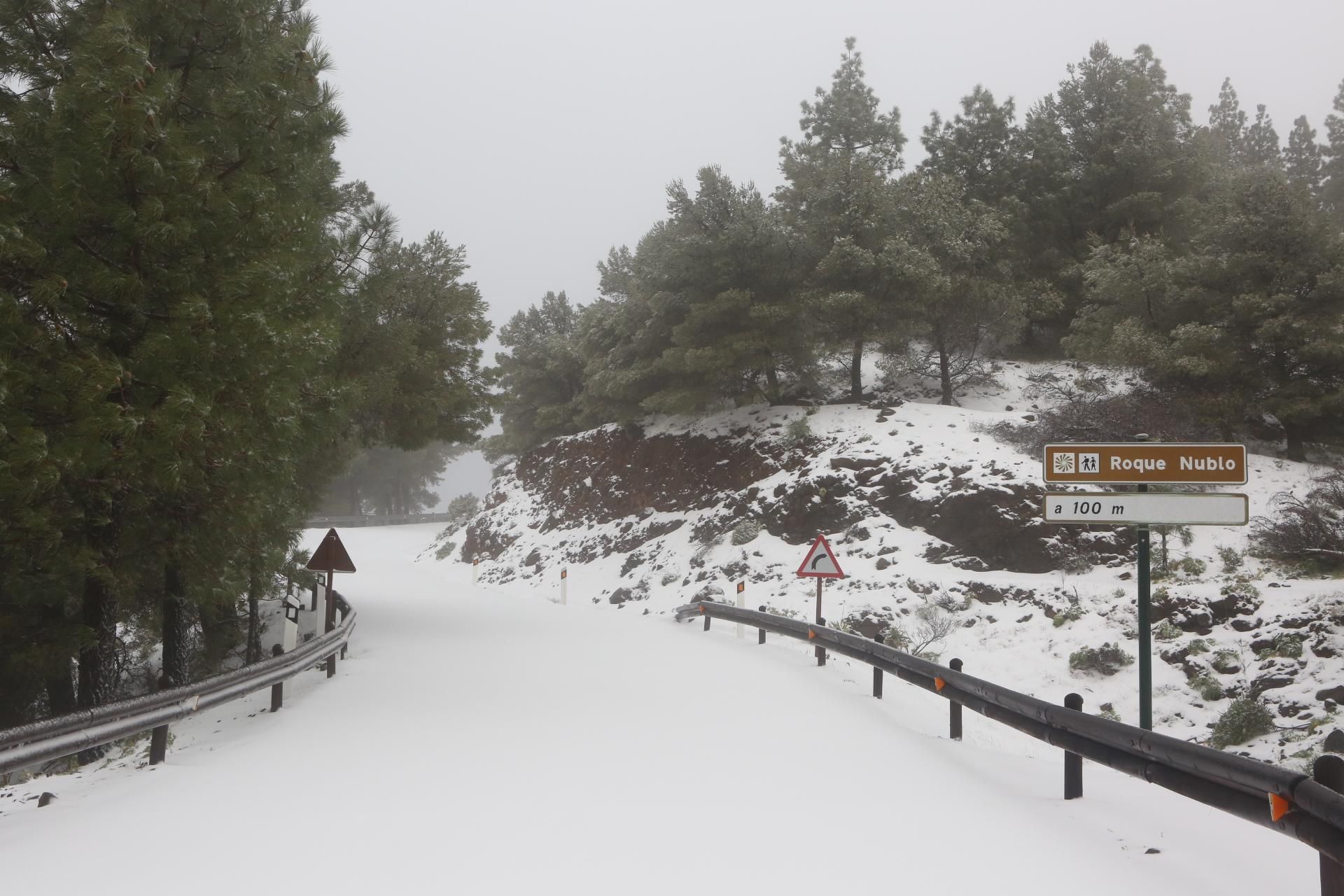 Nieve en el Roque Nublo (ALEJANDRO RAMOS)