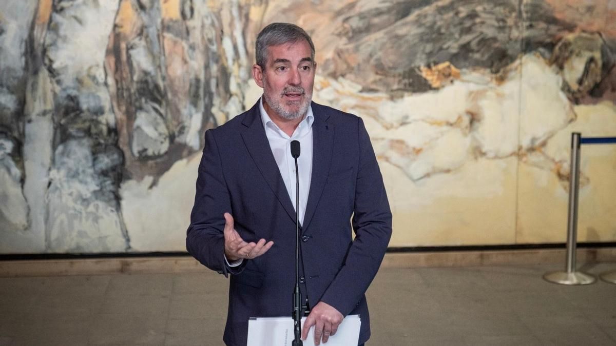 El presidente de Canarias, Fernando Clavijo, comparece ante los medios de comunicación este mes de mayo.