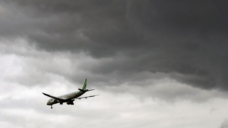 Queda desierta la licitación para establecer nuevos vuelos desde el aeropuerto de Pamplona