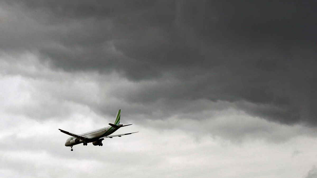 Queda desierta la licitación para establecer nuevos vuelos desde el aeropuerto de Pamplona