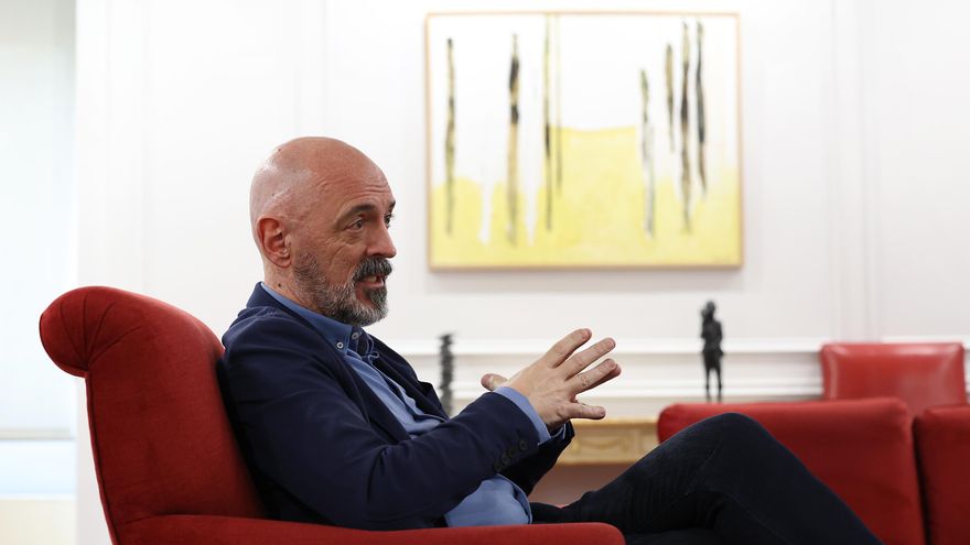 El rector, durante la entrevista.