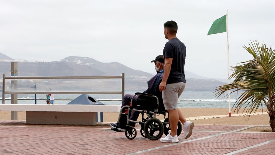 La reforma de la ley de dependencia amplía las ayudas por cuidado familiar a los amigos