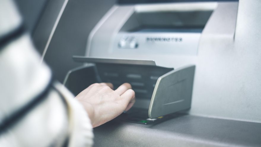 Qué hago si el cajero automático me retiene los billetes