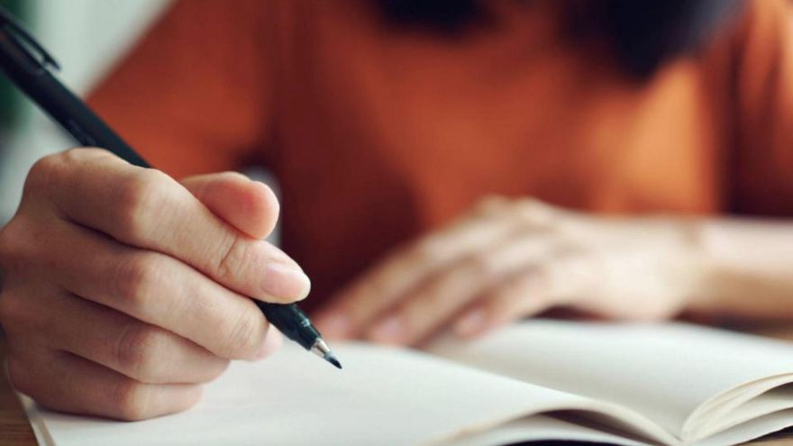 Convocan a dos destacados concursos literarios para cuentos y novelas: premios, fechas y requisitos