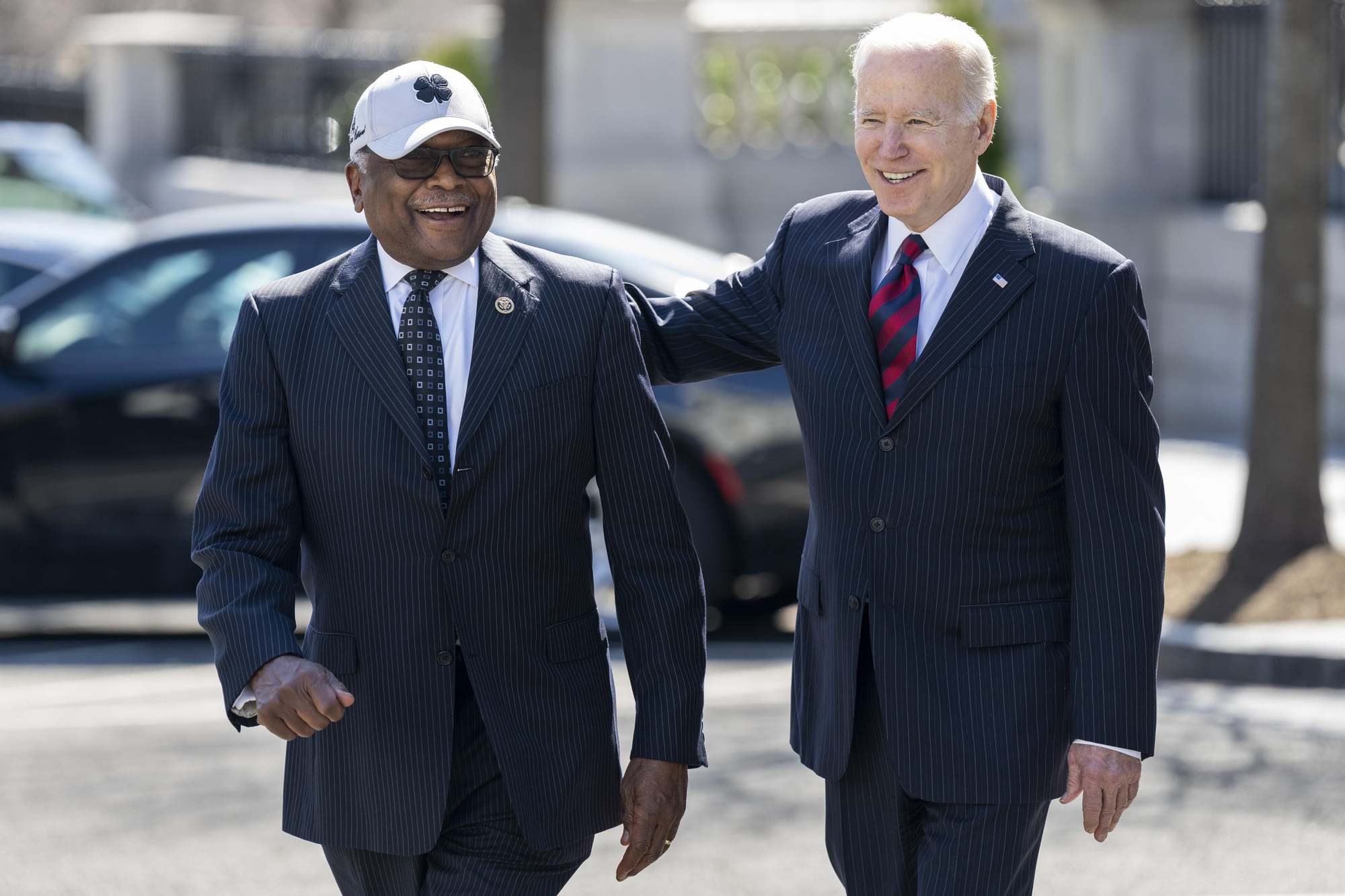 James Clyburn junto a Hoe Biden en marzo de 2022.