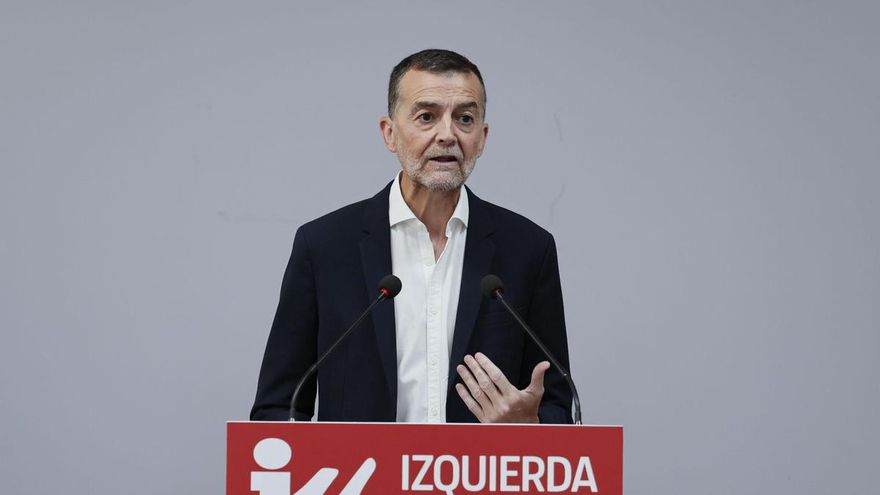 El coordinador federal de Izquierda Unida, Antonio Maíllo, durante una rueda de prensa en Sevilla.