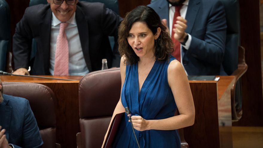 La presidenta de la Comunidad de Madrid, Isabel Díaz Ayuso, interviene durante una sesión plenaria en la Asamblea de Madrid, a 19 de junio de 2025, en Madrid (España).