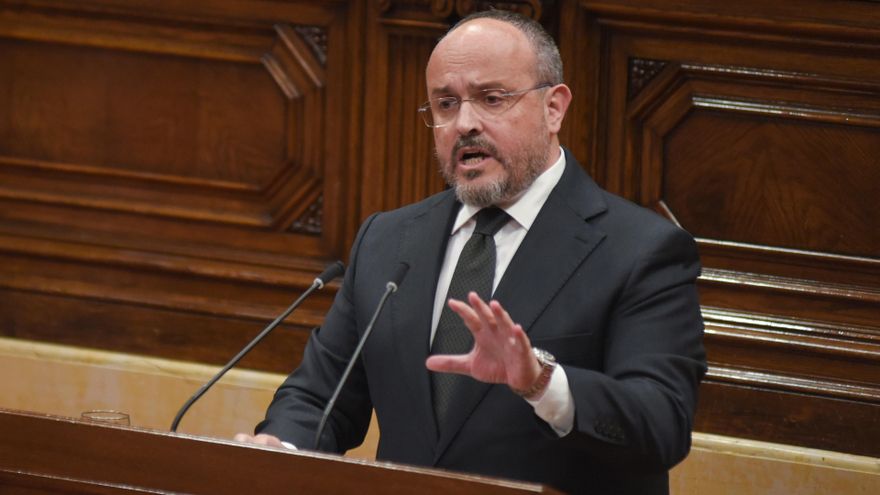 Archivo - El presidente del Partido Popular catalán, Alejandro Fernández, interviene durante el pleno del Parlament, a 6 de mayo de 2025, en Barcelona, Cataluña (España).