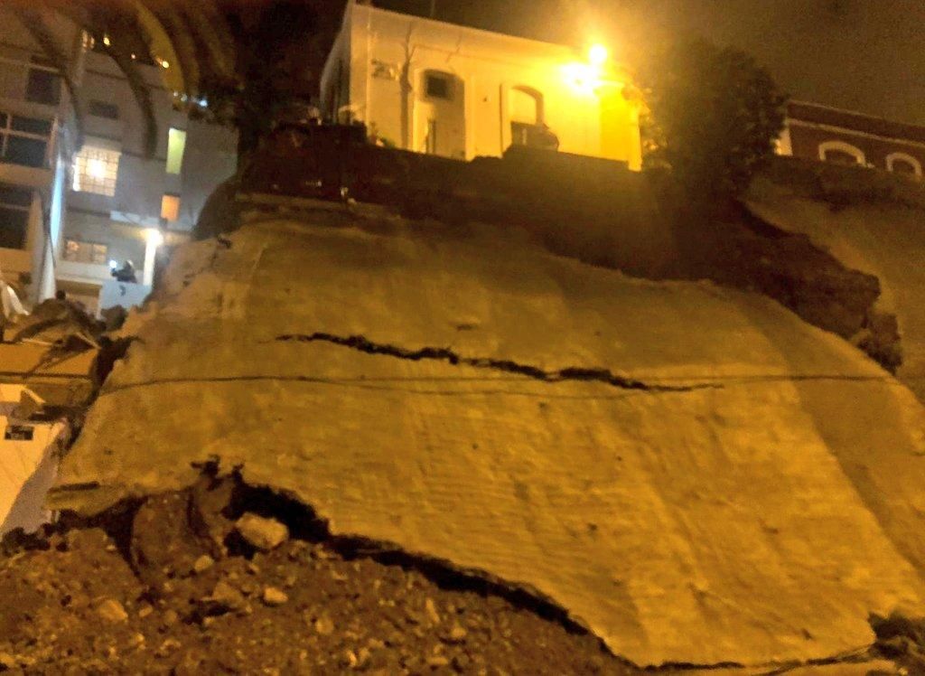 Derrumbe de un muro en el Paseo de Chil. Foto: Policía Local