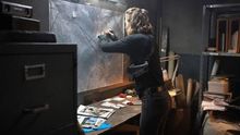 Fotografía cedida por Netflix que muestra a la actriz argentina Luisana Lopilato en el papel de Pipa, durante una escena de la película "La Corazonada". Netflix estrenó este jueves "La Corazonada", un "thriller" policíaco que ademas se convierte en la primera película producida completamente en Argentina que estrena la plataforma de streaming.