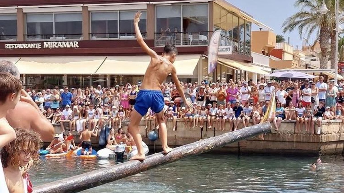 Insultos a Pedro Sánchez durante la celebración de la cucaña en Cabo de Palos