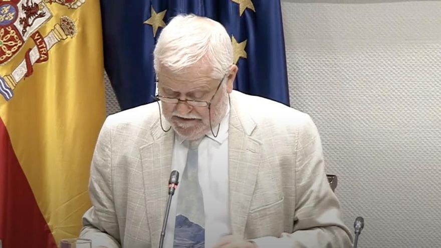Un “experto” de Vox denigra la crianza homosexual en el Parlamento canario: “Los niños necesitan a papá y a mamá”