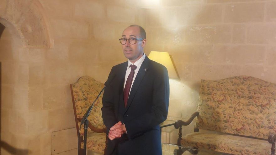 El presidente del Consell de Formentera, Óscar Portas, comparece ante los medios.