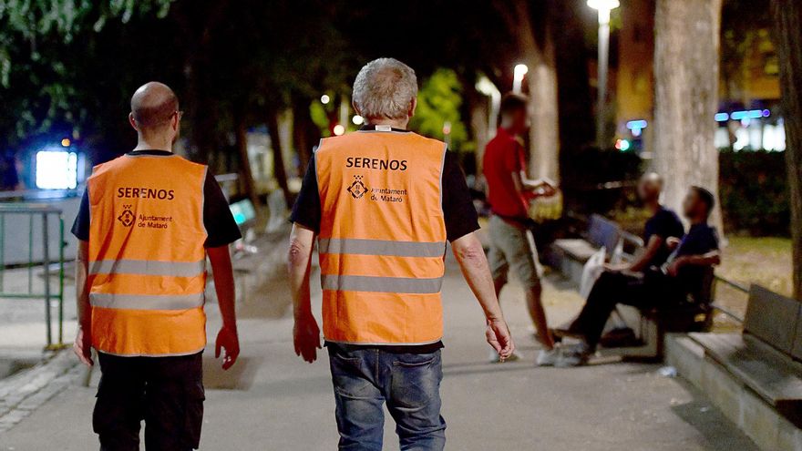 Vuelven los serenos a los municipios catalanes: “Intentamos ser los polis buenos”