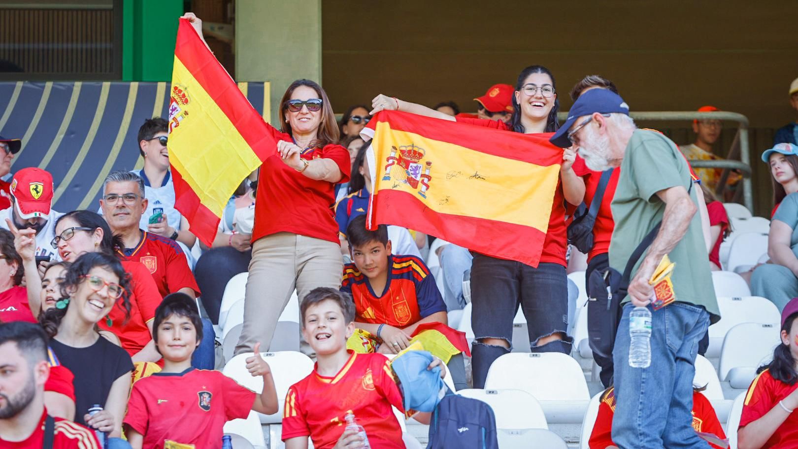 Afición en el partido de la selección femenina  España - Ucrania
