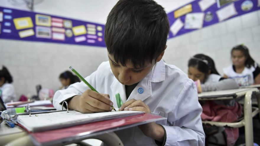 El Gobierno avanza en declarar a la educación como "un servicio esencial" y limitar el derecho a huelga de los docentes