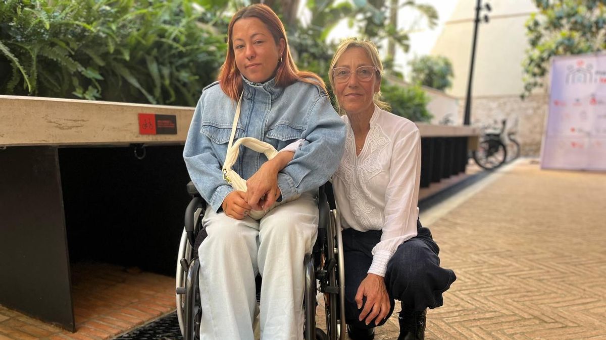 Anna durmió durante varios días en su coche al lado del Hospital Germans Trias i Pujol de Badalona mientras su hija, Judith, estaba en la UCI
