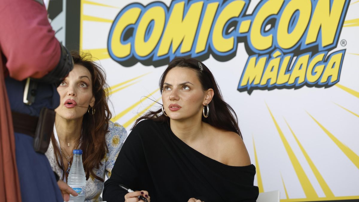 - La actriz hispanobritánica Dafne Keen firma autógrafos durante la jornada de inauguración este jueves en la primera San Diego Comic-Con en Málaga, con cuatro jornadas por delante para los amantes del cómic y todos los géneros emparentados con la fantasía y el mundo de los superhéroes, desde las grandes producciones cinematográficas hasta concursos de disfraces. EFE/ Jorge Zapata