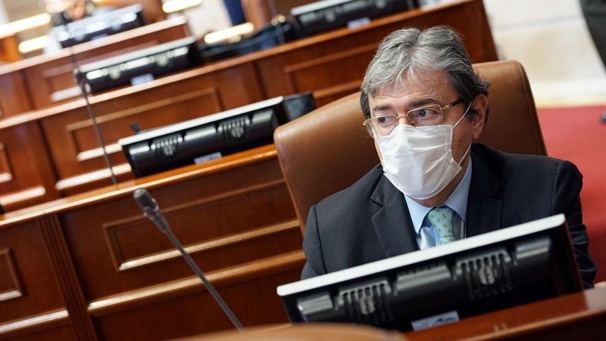 Fotografía cedida por la oficina de prensa de la Cámara de Representantes del ministro de Defensa colombiano Carlos Holmes Trujillo, este martes, en Bogotá (Colombia). EFE/ Cámara de Representantes /